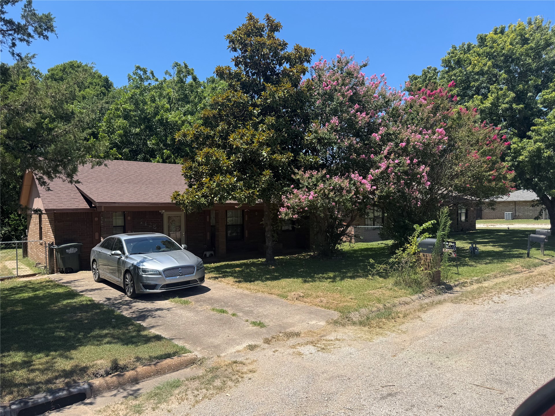 1608 E Crestview Avenue E Marietta OK 73448