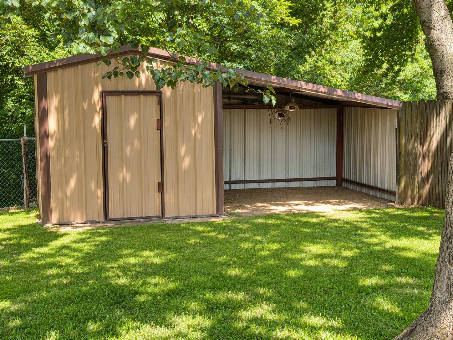 1608 E Crestview Avenue E Marietta OK 73448