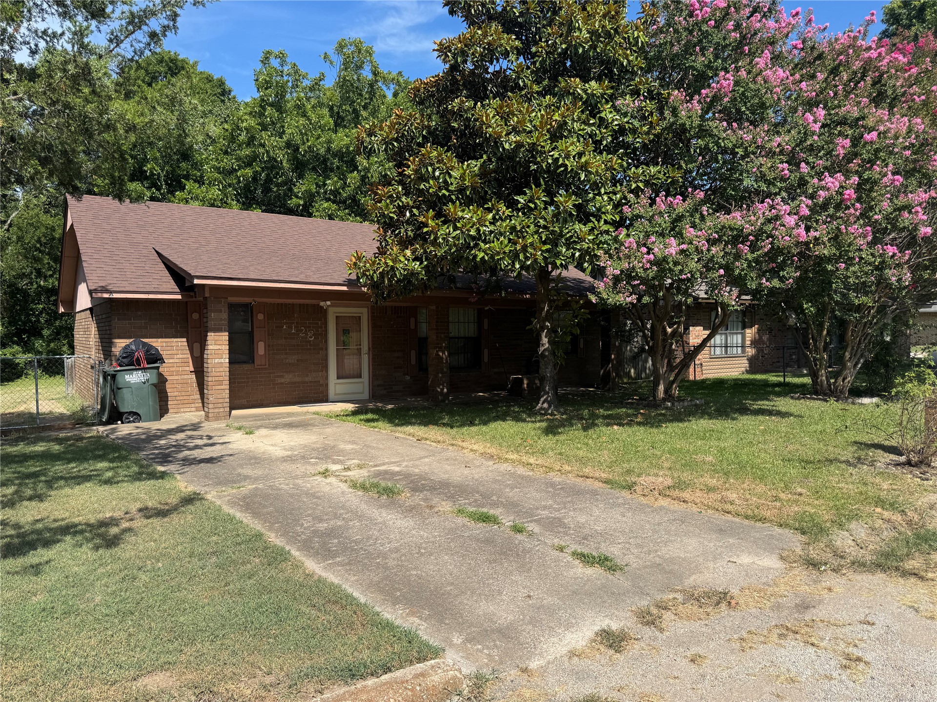 1608 E Crestview Avenue E Marietta OK 73448