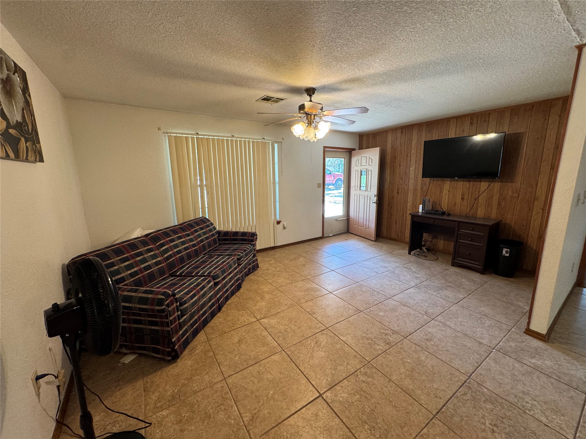 1608 E Crestview Avenue E Marietta OK 73448