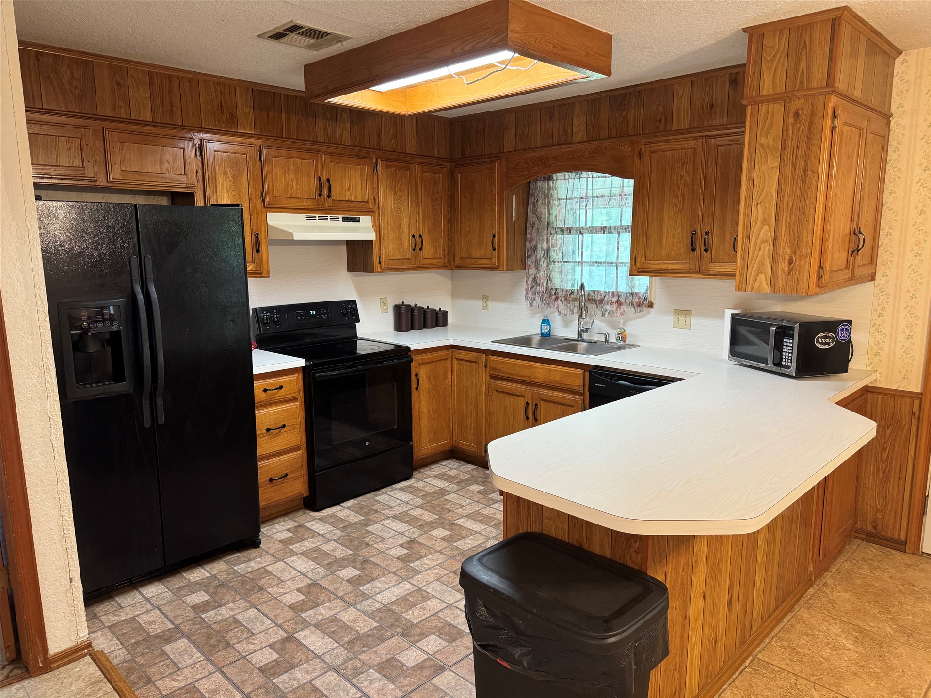 1608 E Crestview Avenue E Marietta OK 73448