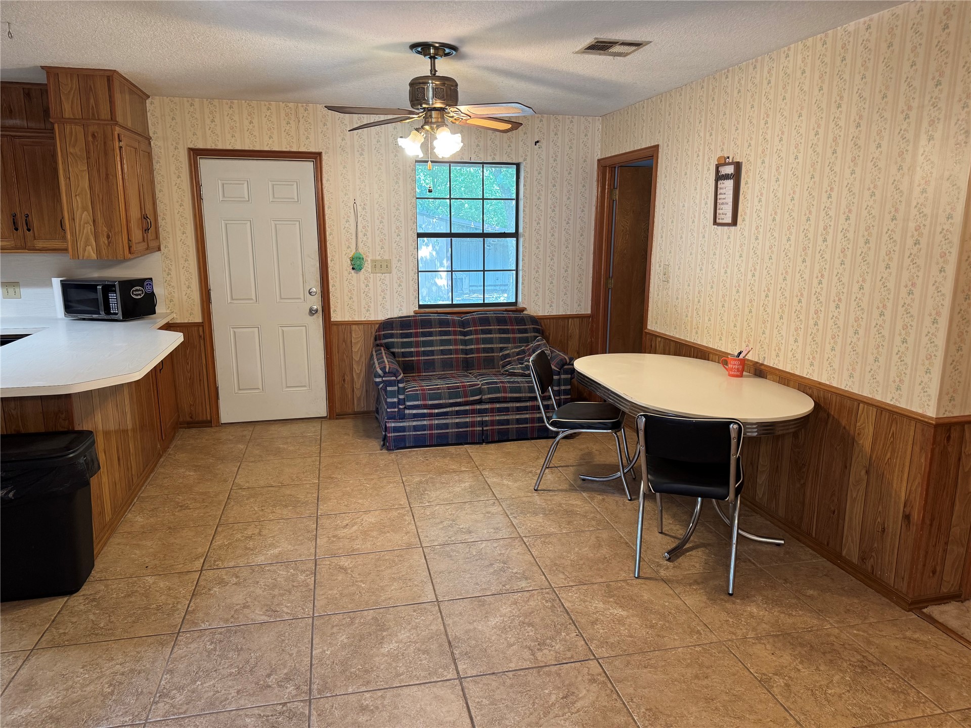 1608 E Crestview Avenue E Marietta OK 73448