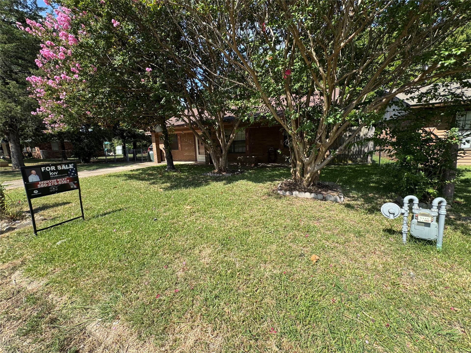 1608 E Crestview Avenue E Marietta OK 73448
