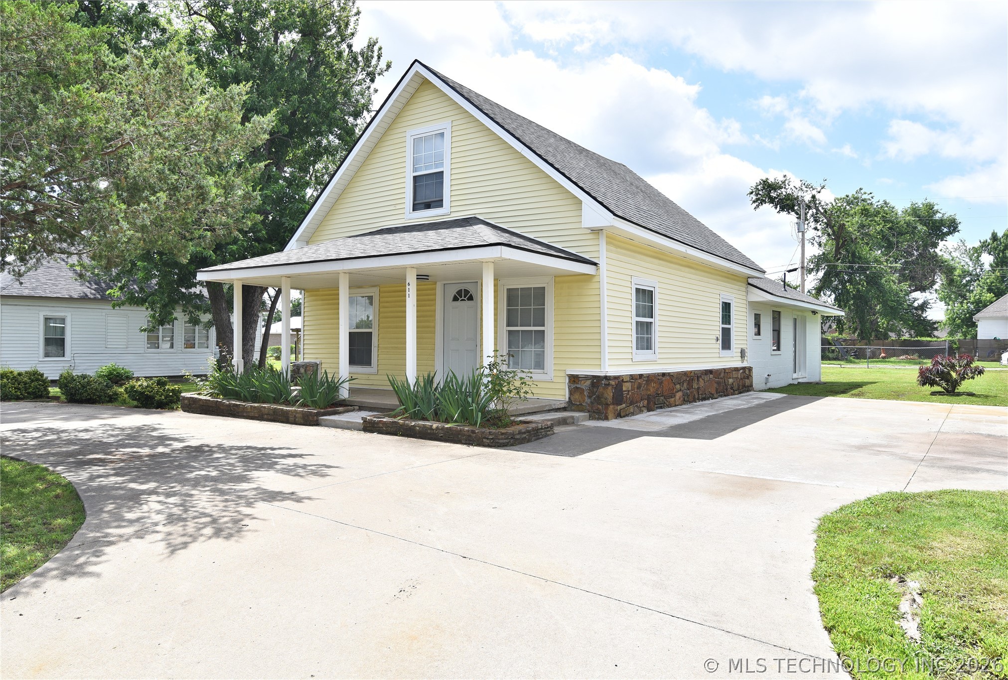 611 E 4th Street Claremore OK 74017