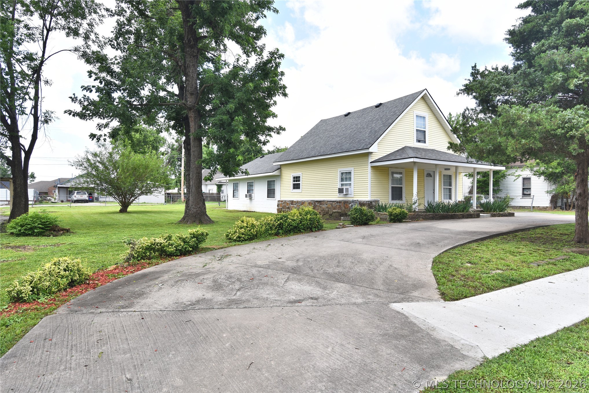 611 E 4th Street Claremore OK 74017