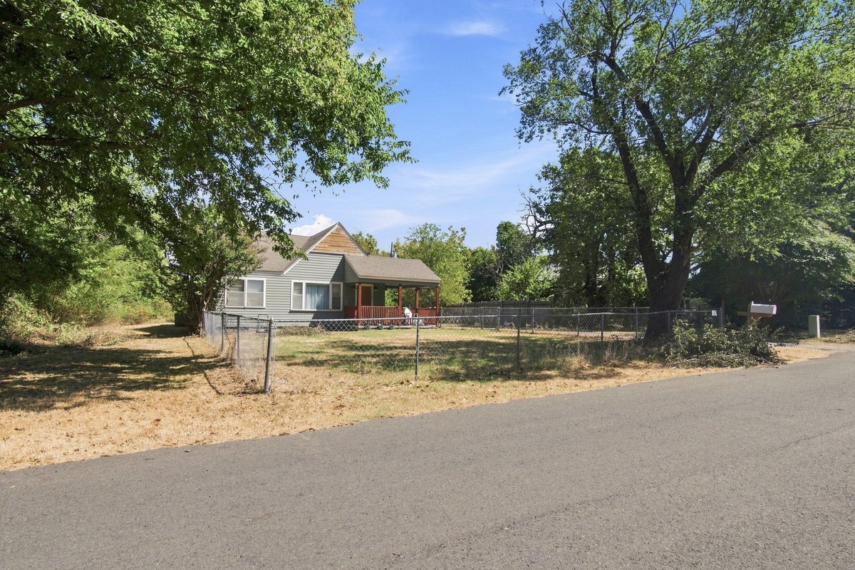 919 W North Avenue Checotah OK 74426