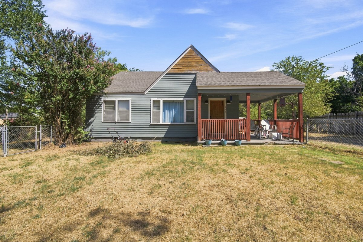 919 W North Avenue Checotah OK 74426