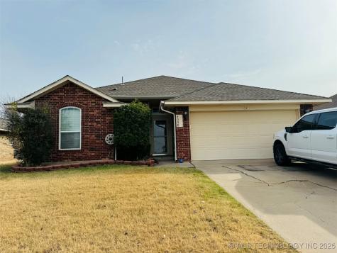 4008 Red Apple Moore OK 73160