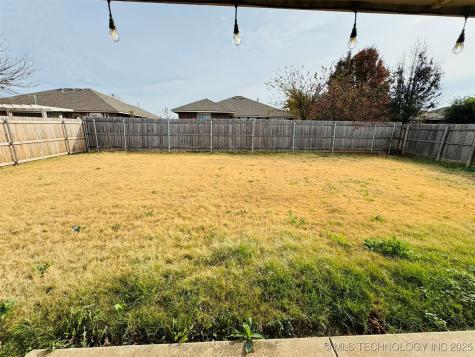 4008 Red Apple Moore OK 73160