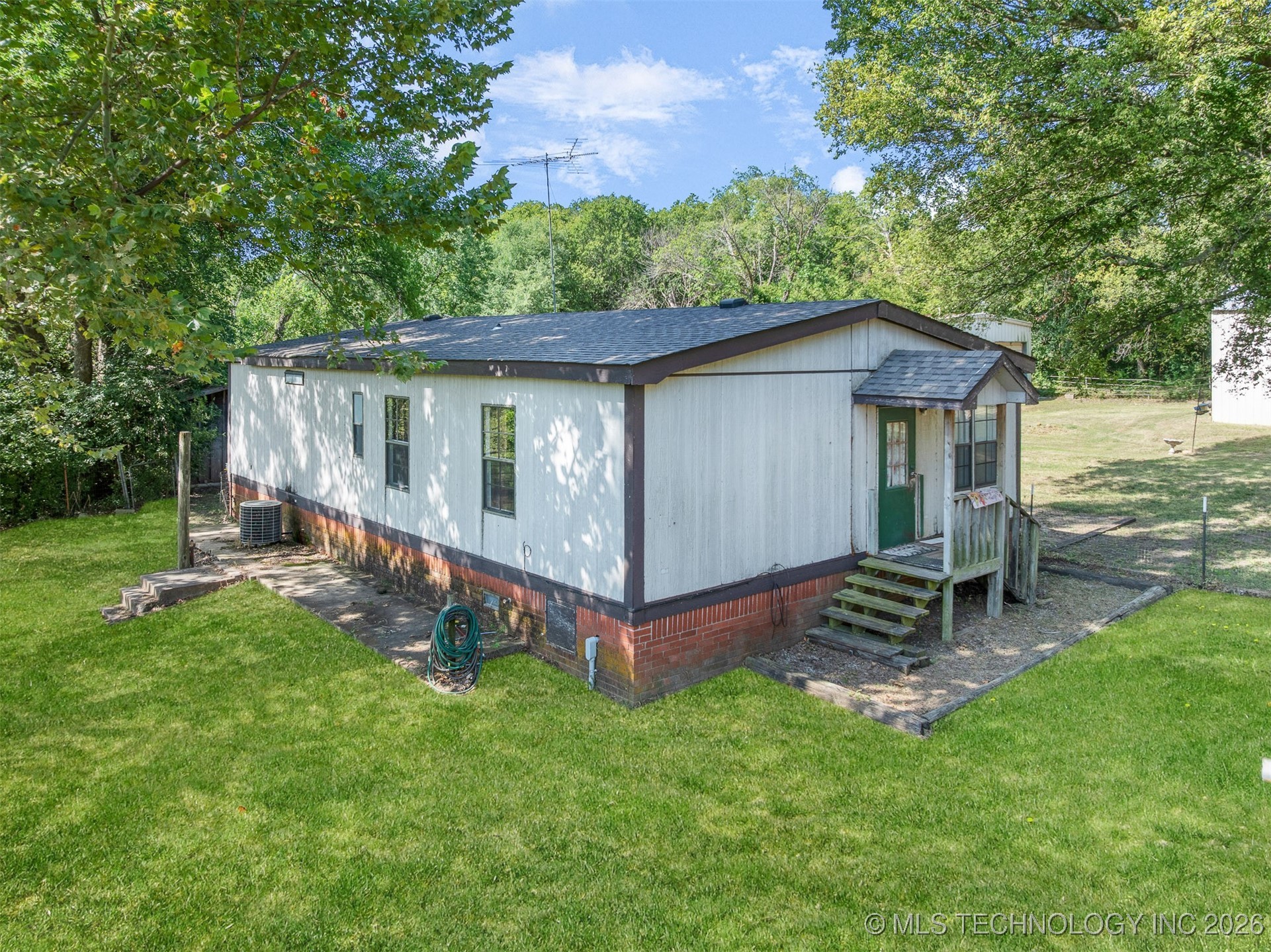 24613 E Lakeview Road Yale OK 74085