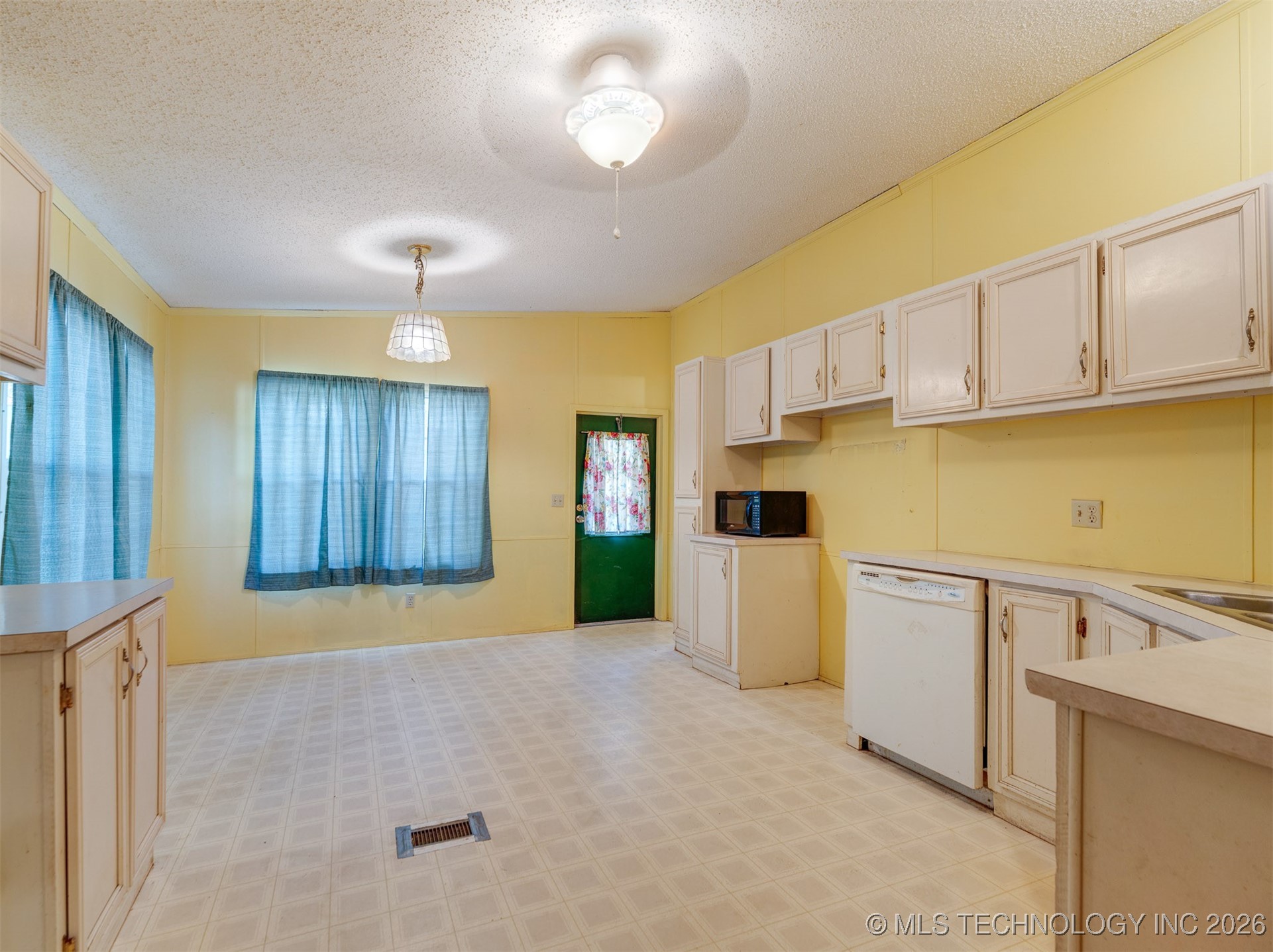 24613 E Lakeview Road Yale OK 74085