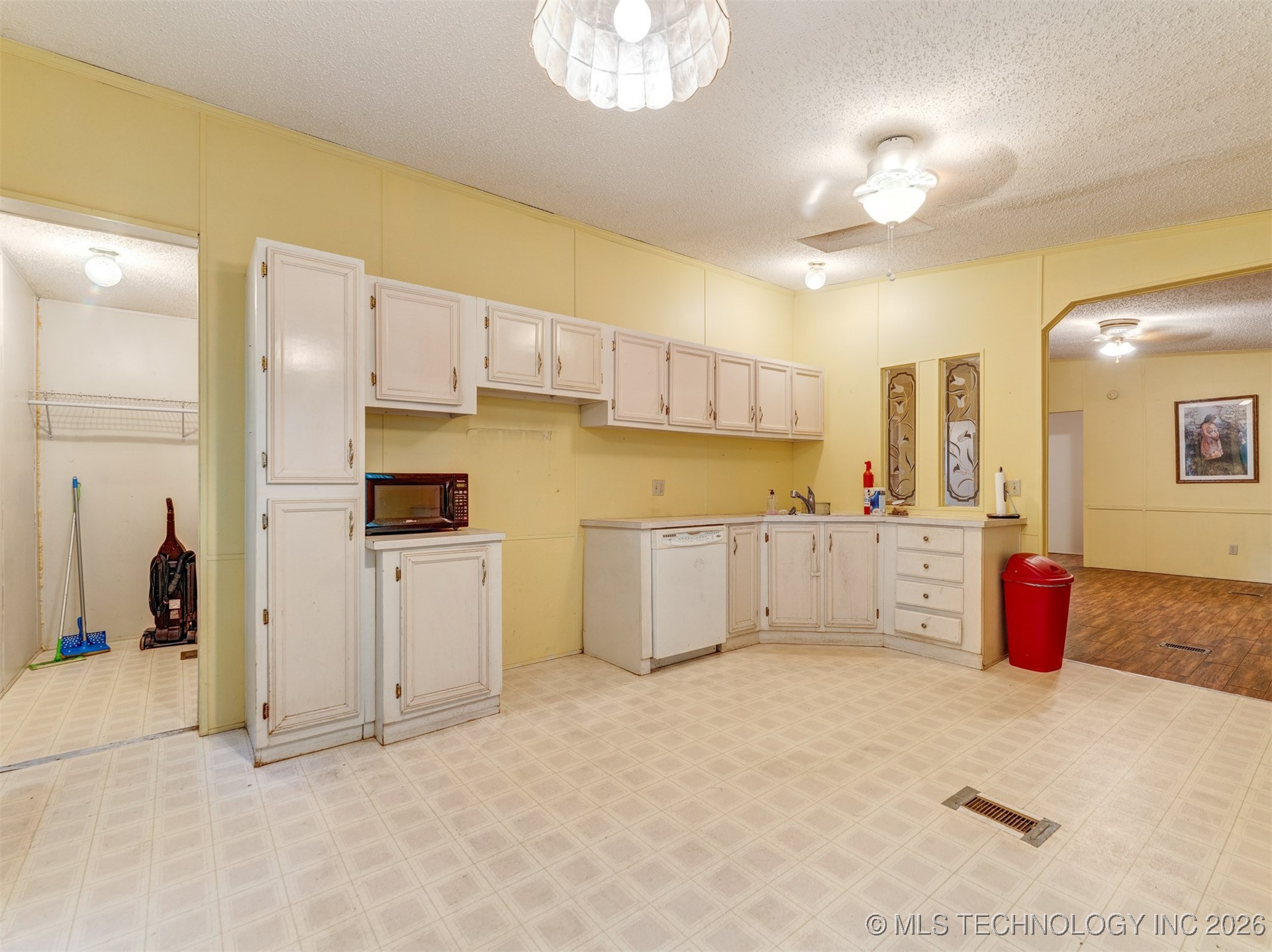 24613 E Lakeview Road Yale OK 74085