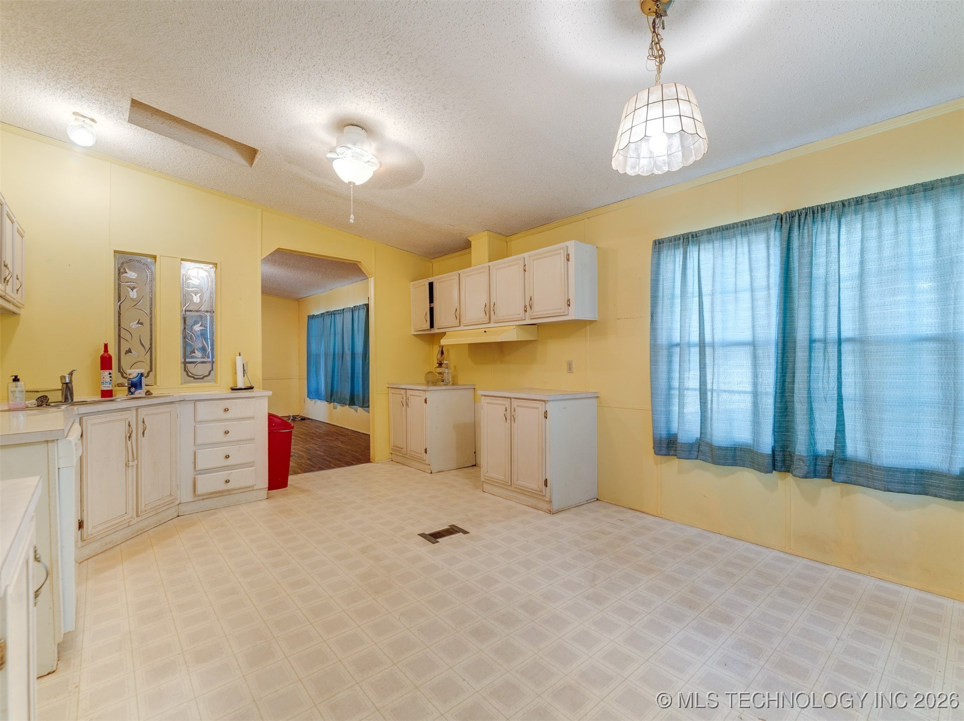 24613 E Lakeview Road Yale OK 74085