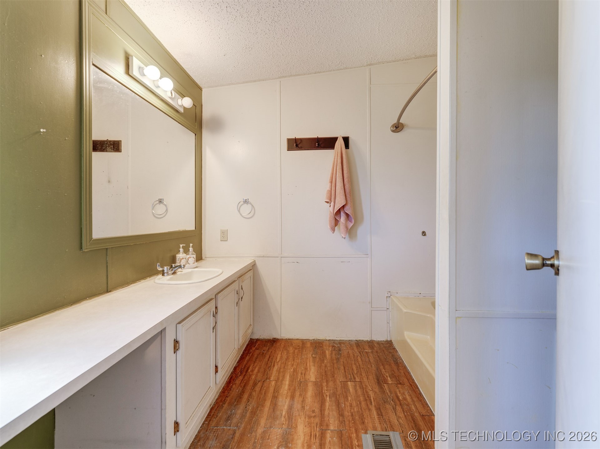 24613 E Lakeview Road Yale OK 74085