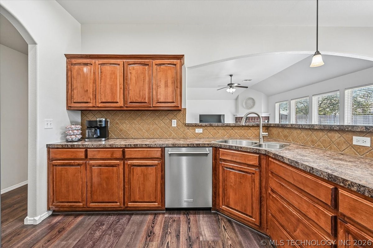20496 E 47th Street S Broken Arrow OK 74014