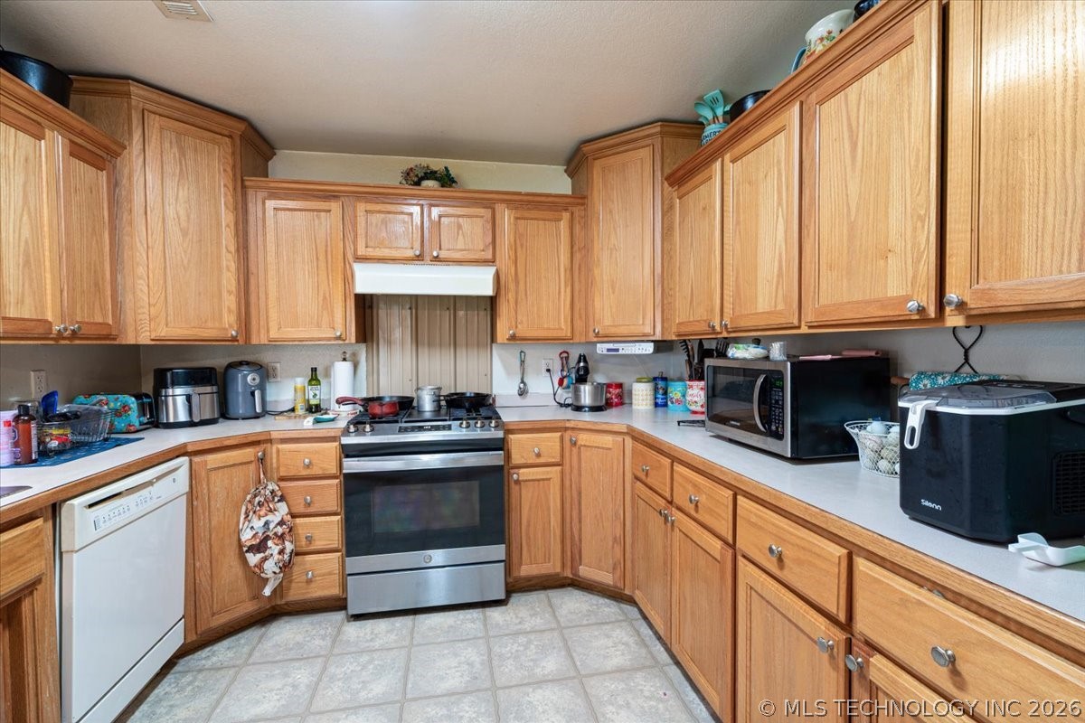 554 W Swicegood Road Colcord OK 74338
