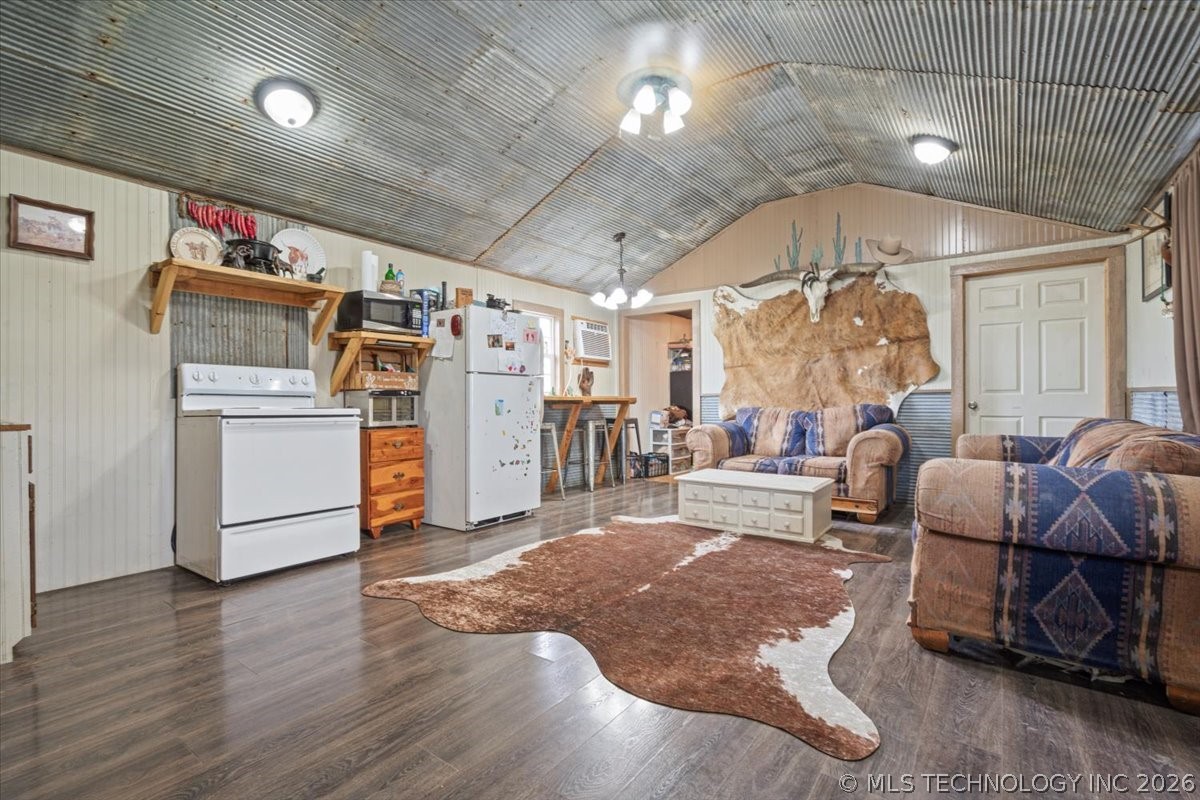 554 W Swicegood Road Colcord OK 74338