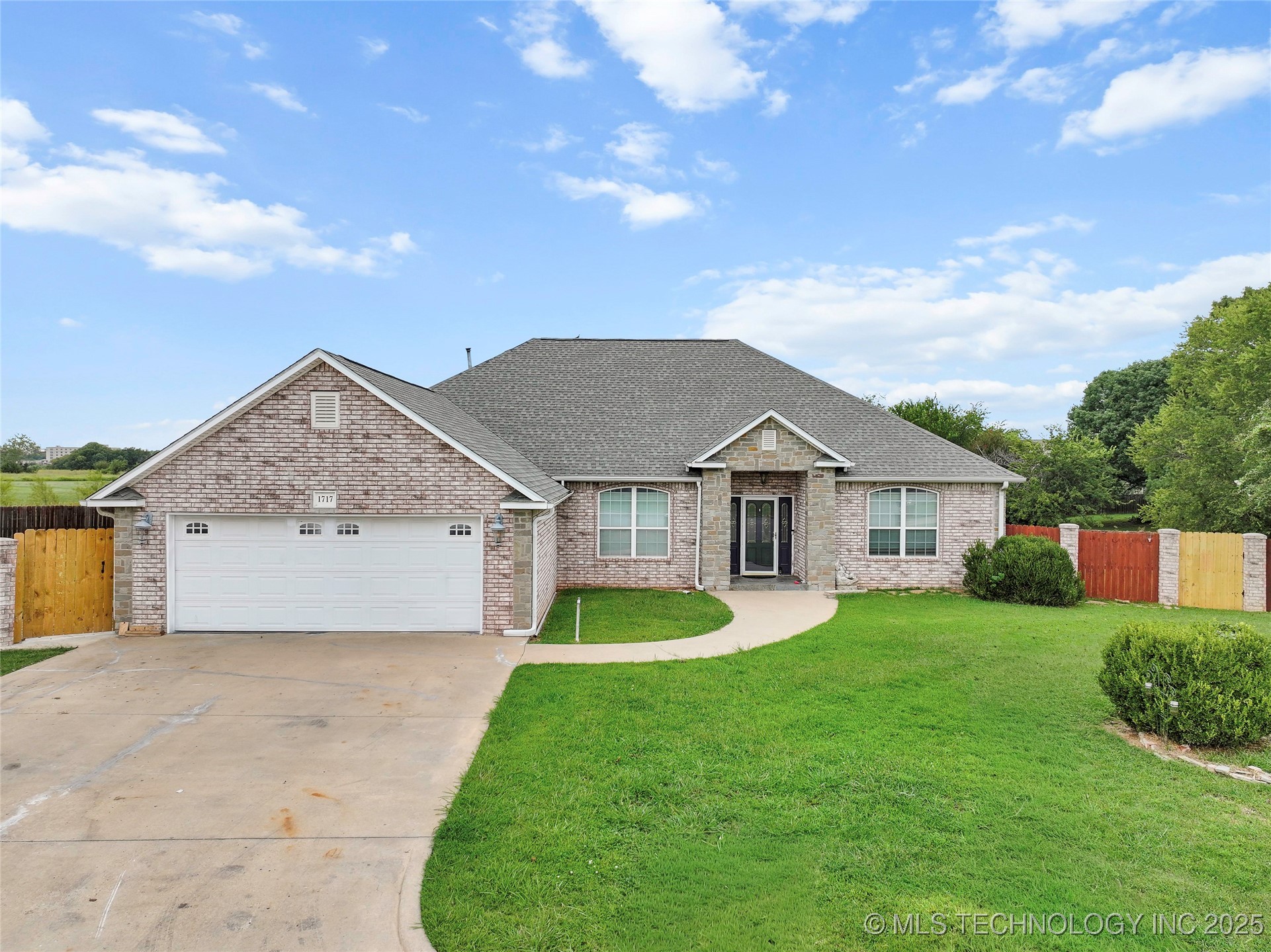 1717 Red Oak Street Ardmore OK 73401