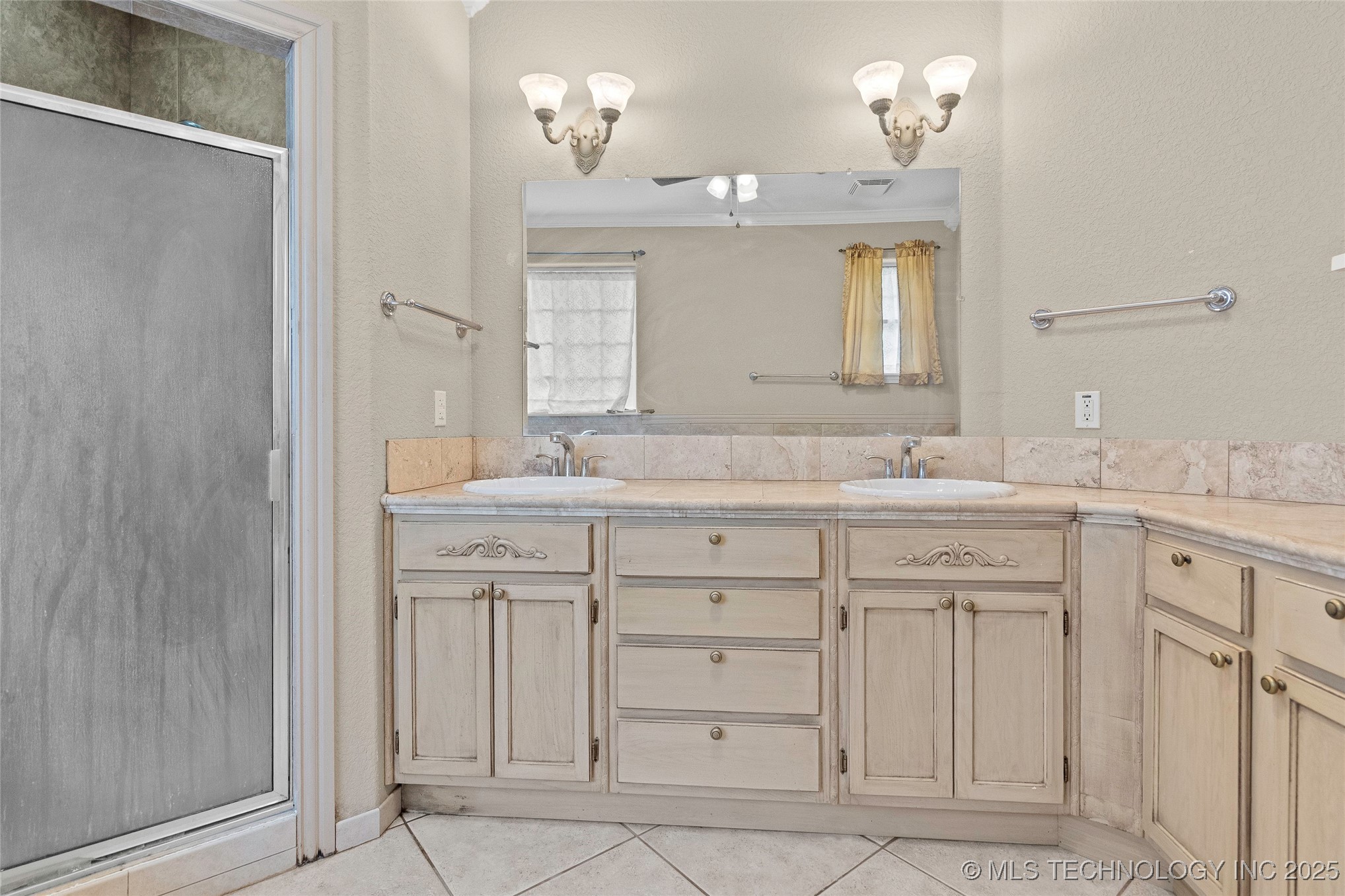 1717 Red Oak Street Ardmore OK 73401