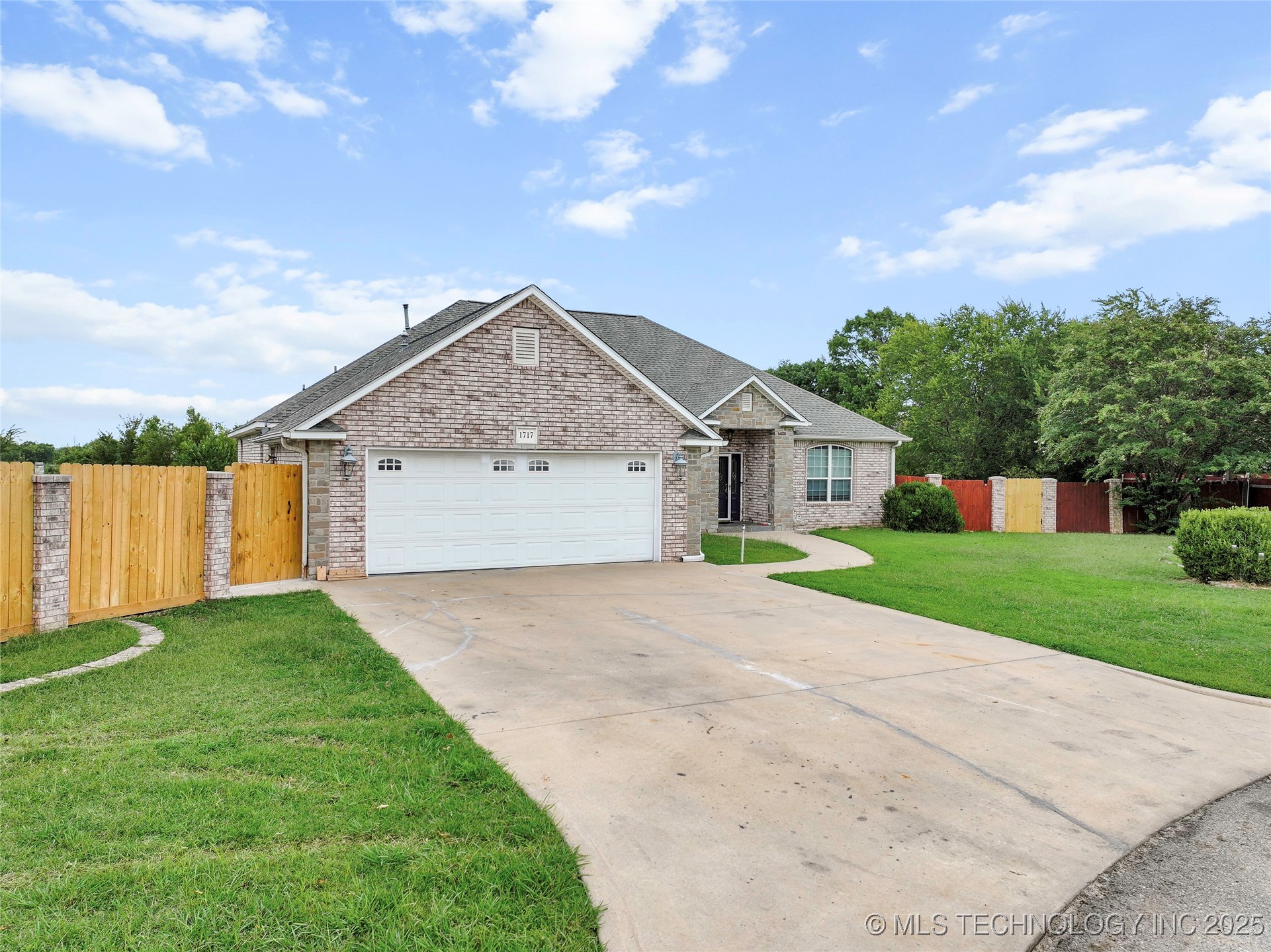 1717 Red Oak Street Ardmore OK 73401