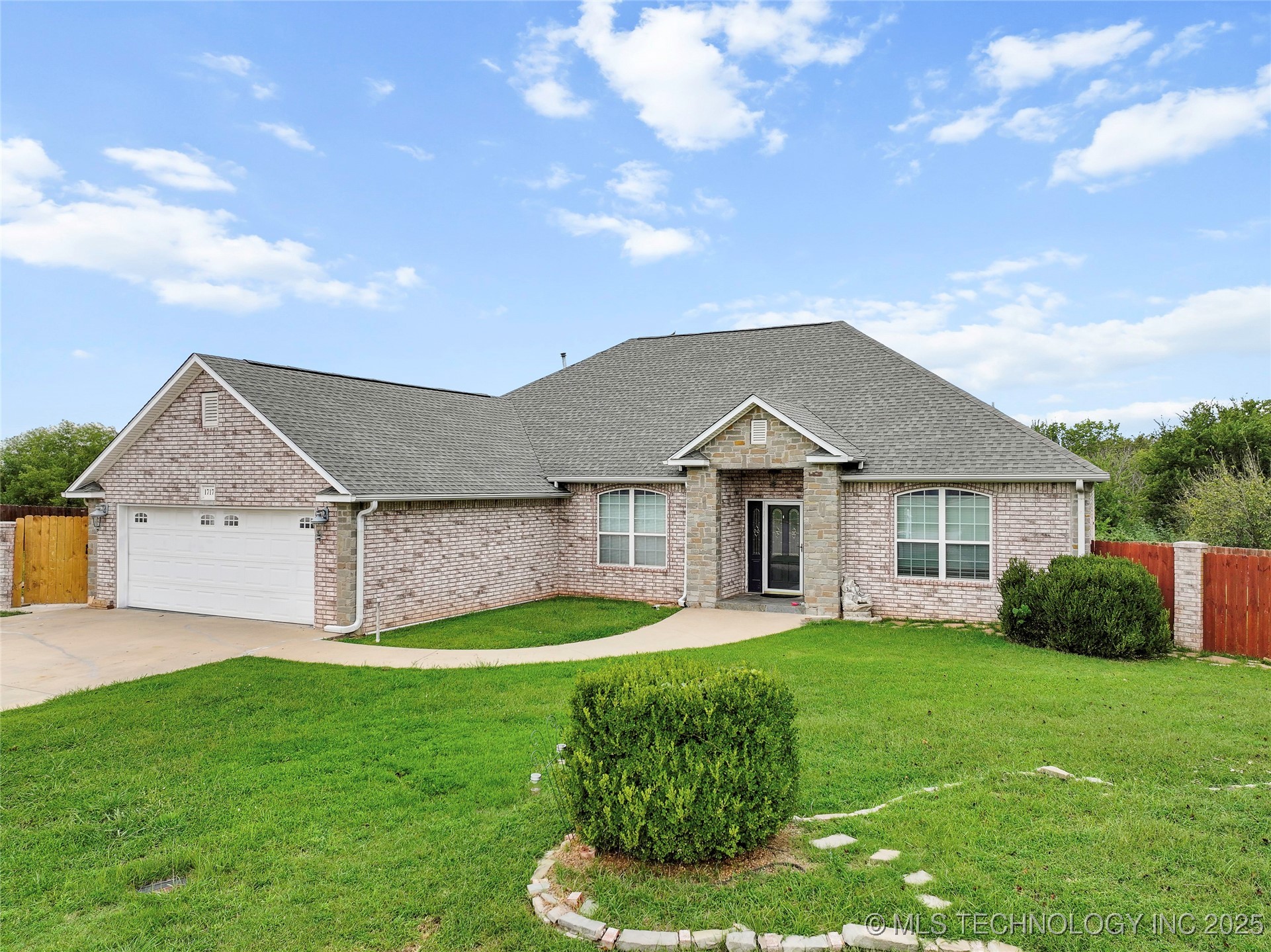 1717 Red Oak Street Ardmore OK 73401