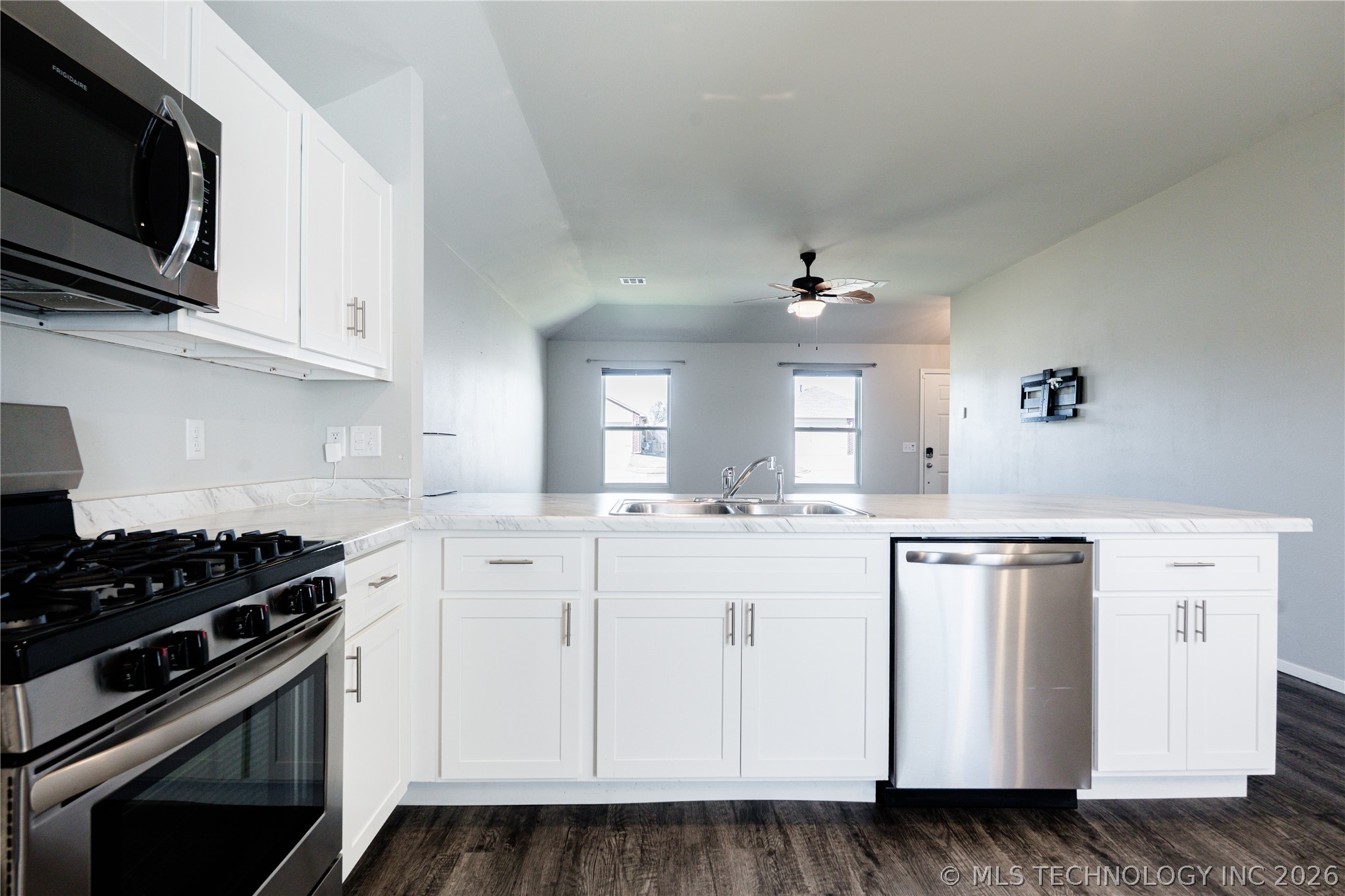 10715 N 101 Eastcourt E Owasso OK 74055
