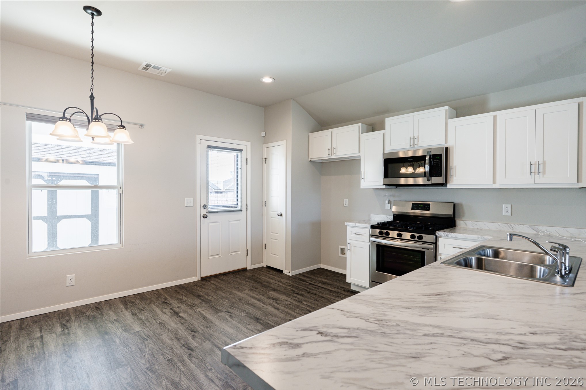 10715 N 101 Eastcourt E Owasso OK 74055