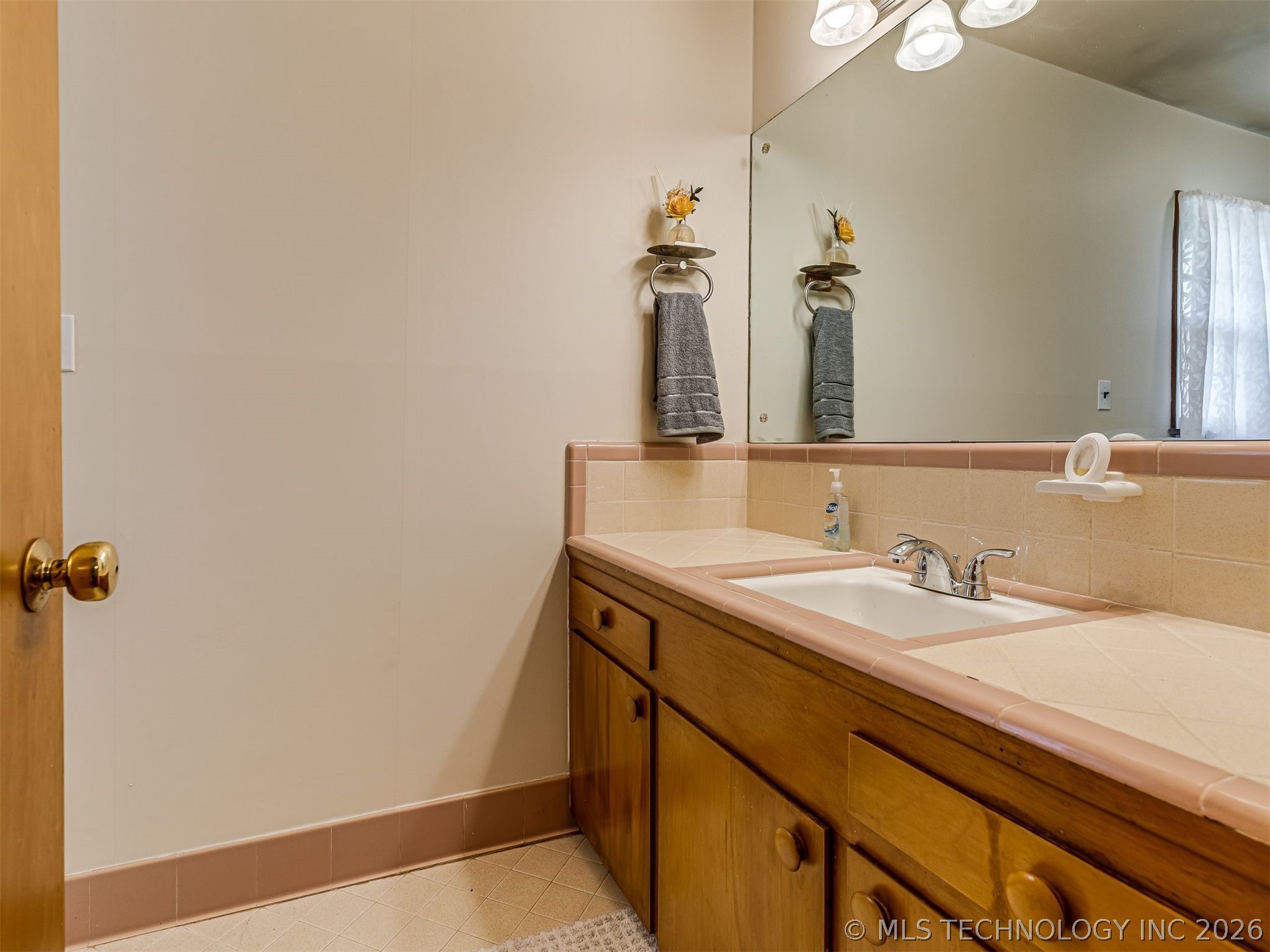 2152 S 77th Eastavenue Tulsa OK 74129