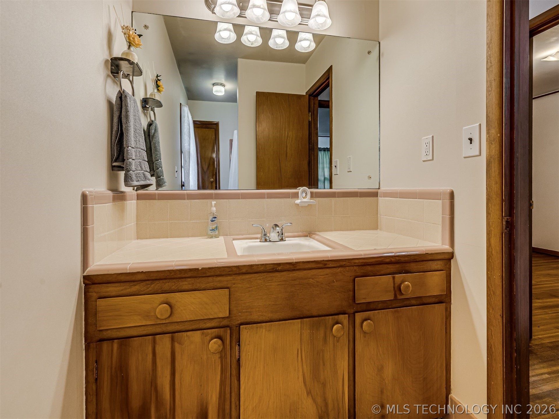 2152 S 77th Eastavenue Tulsa OK 74129