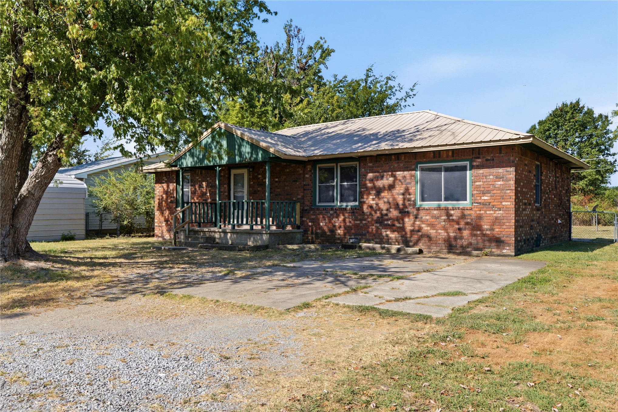 303 S Gray Place Chouteau OK 74337