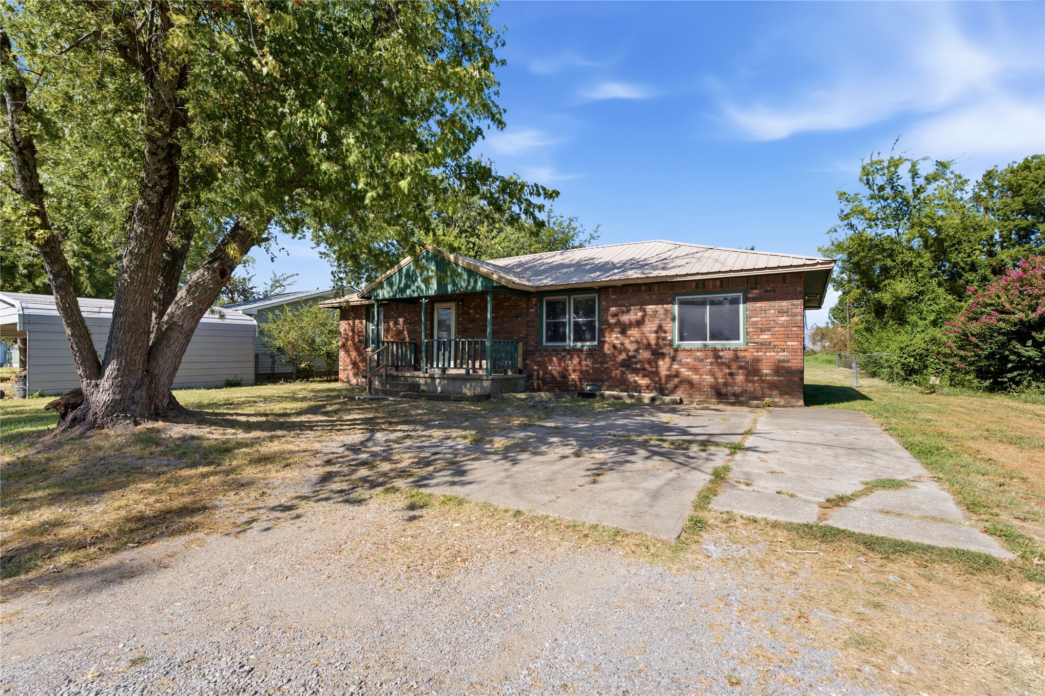 303 S Gray Place Chouteau OK 74337