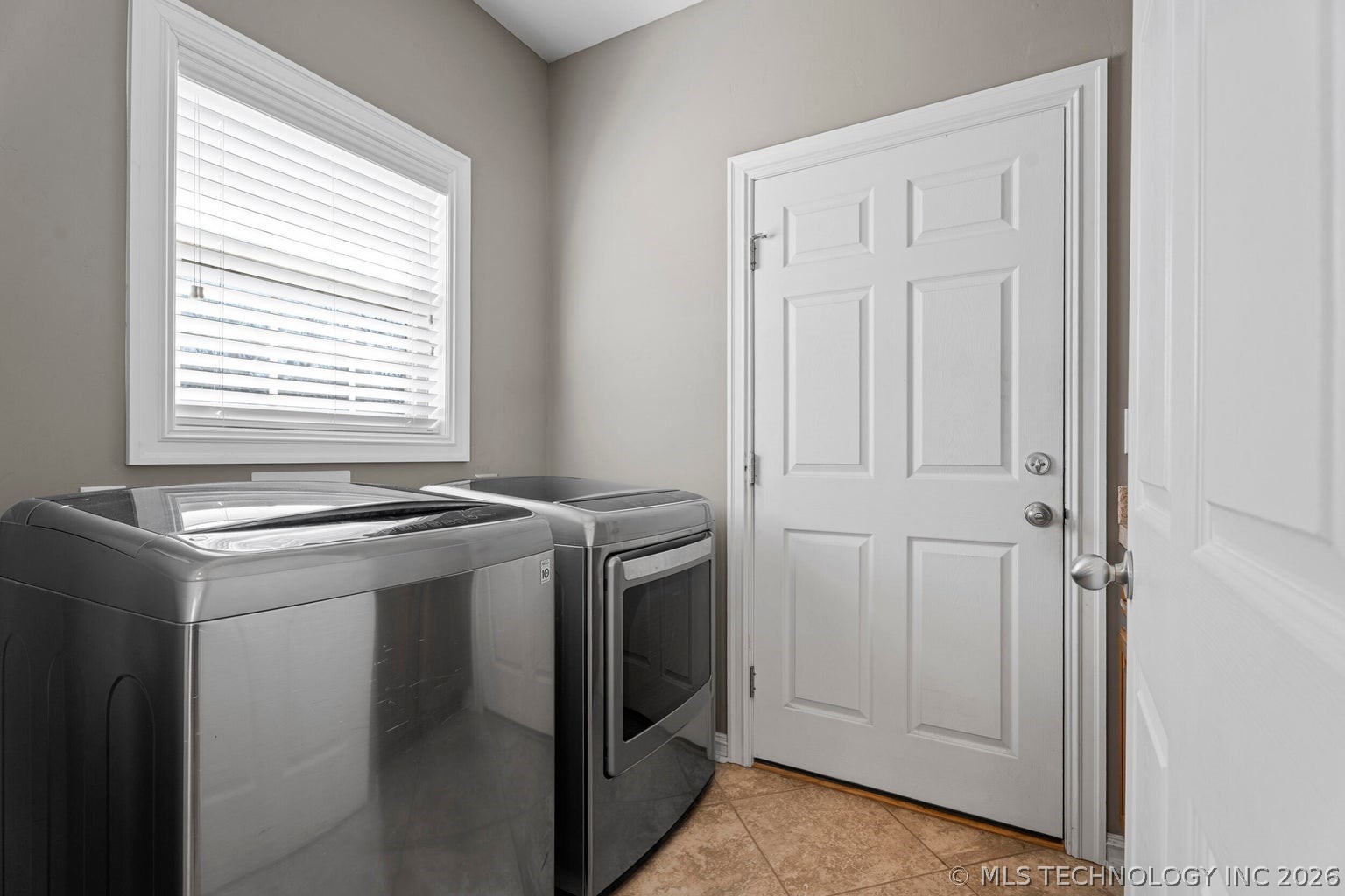 903 E 10th Street Grove OK 74344