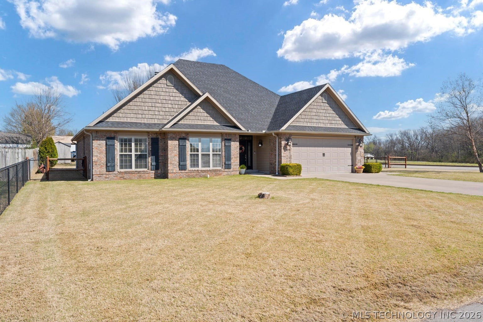 903 E 10th Street Grove OK 74344