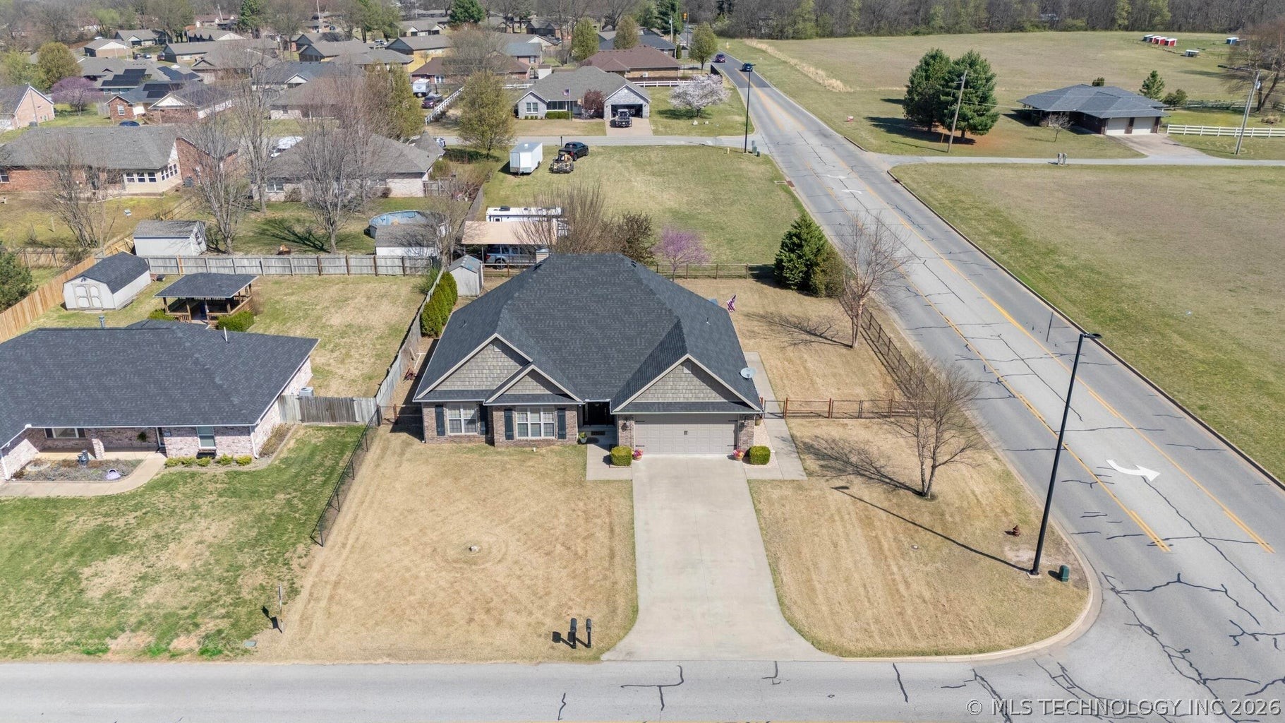 903 E 10th Street Grove OK 74344
