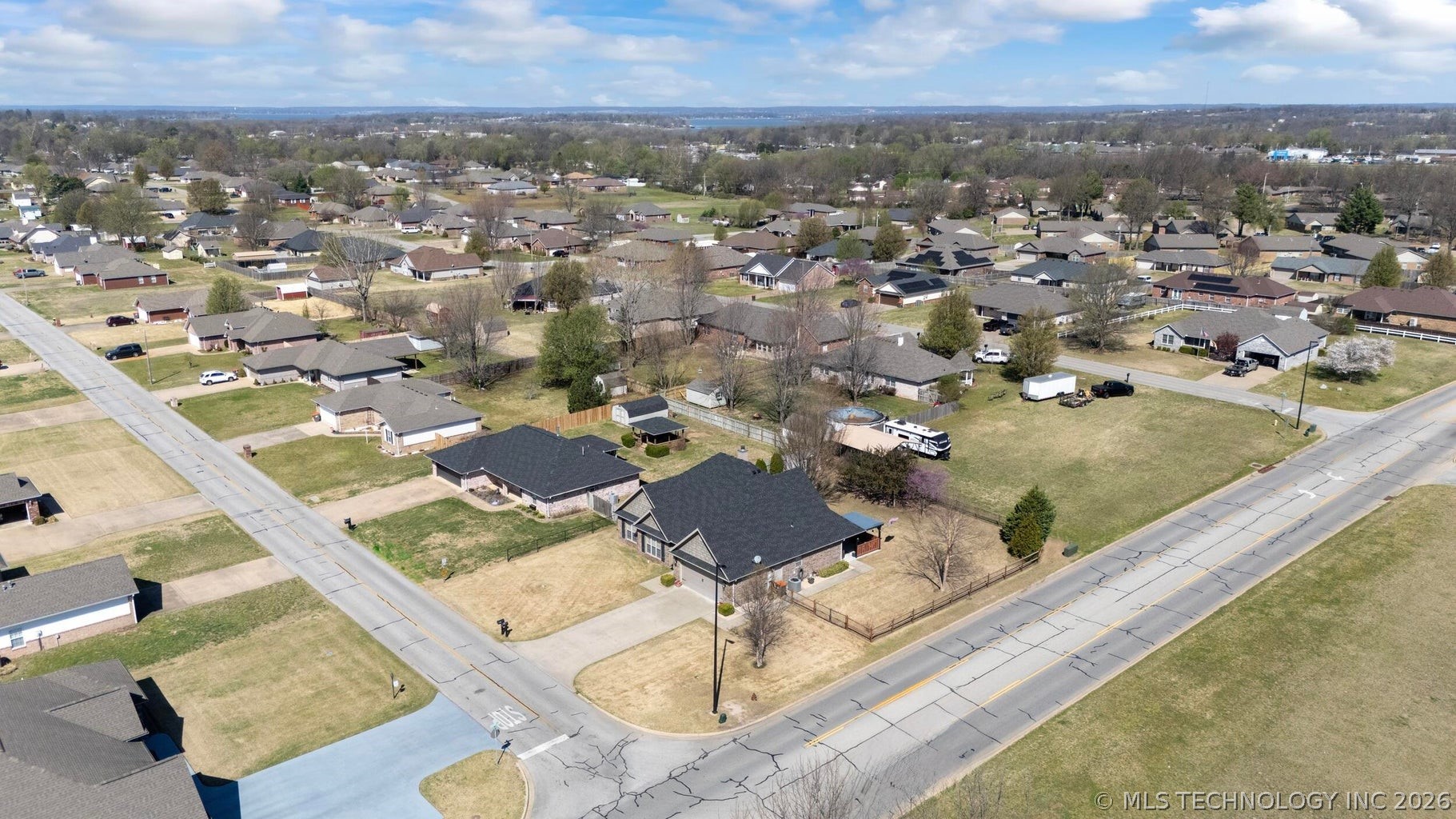 903 E 10th Street Grove OK 74344