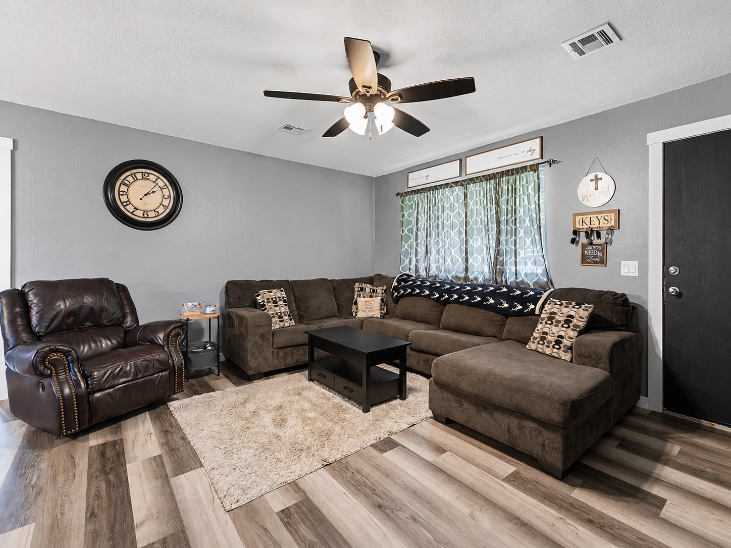 427 W Walnut Avenue Oaks OK 74359