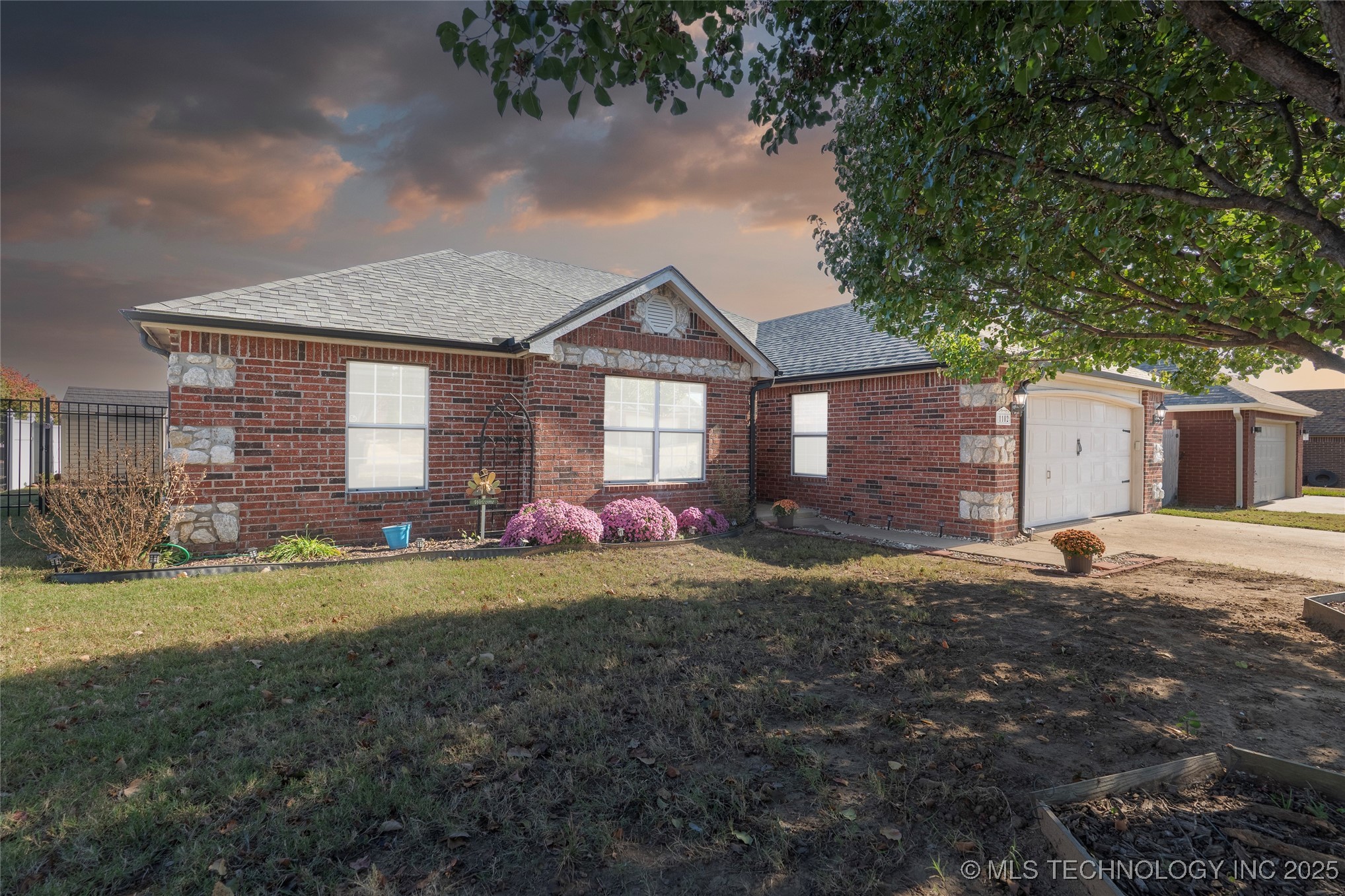 1102 S Catalina Drive Oologah OK 74053