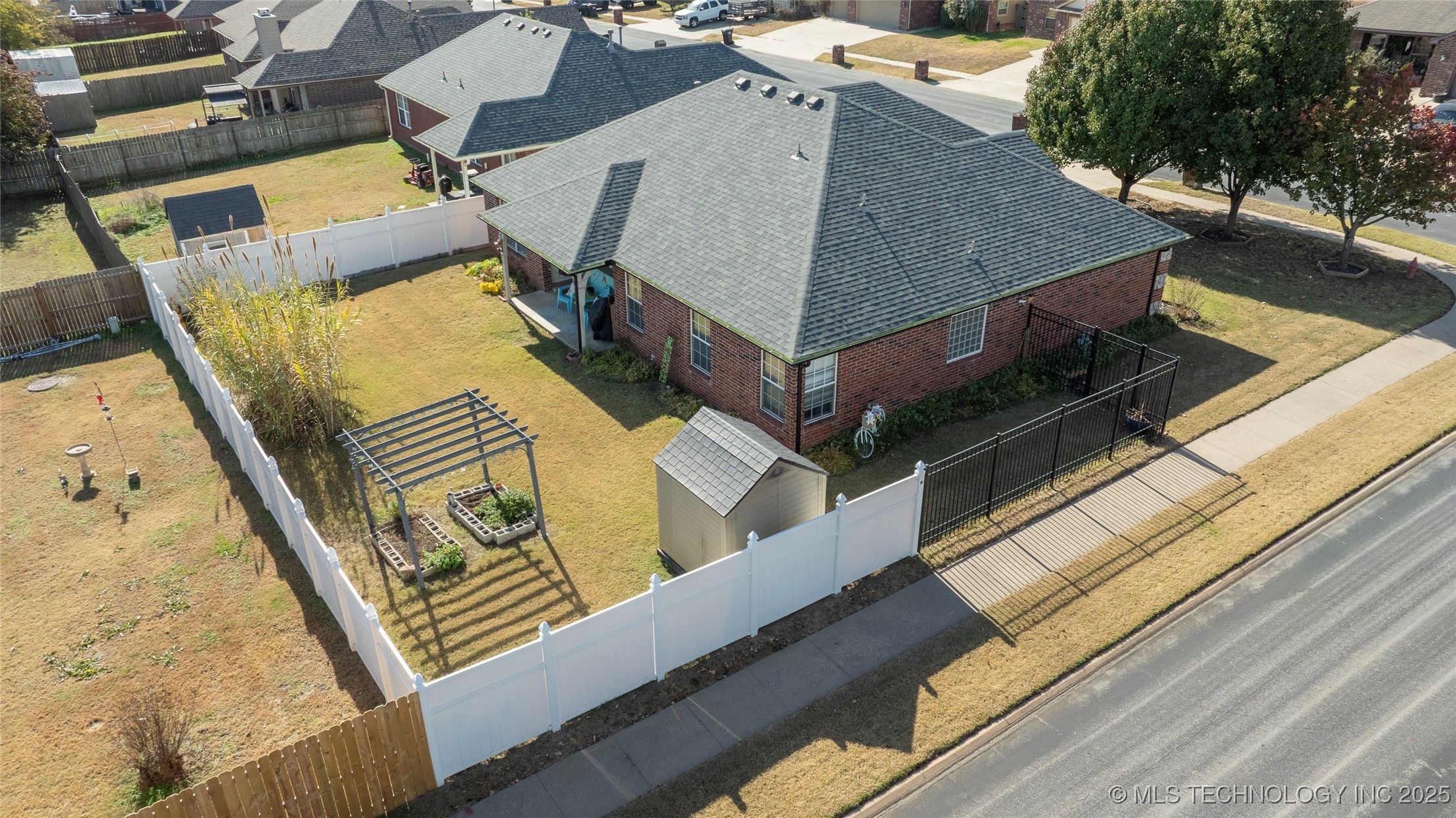 1102 S Catalina Drive Oologah OK 74053