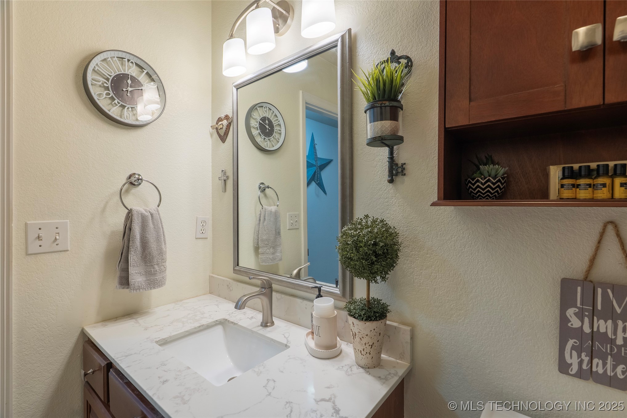 1102 S Catalina Drive Oologah OK 74053