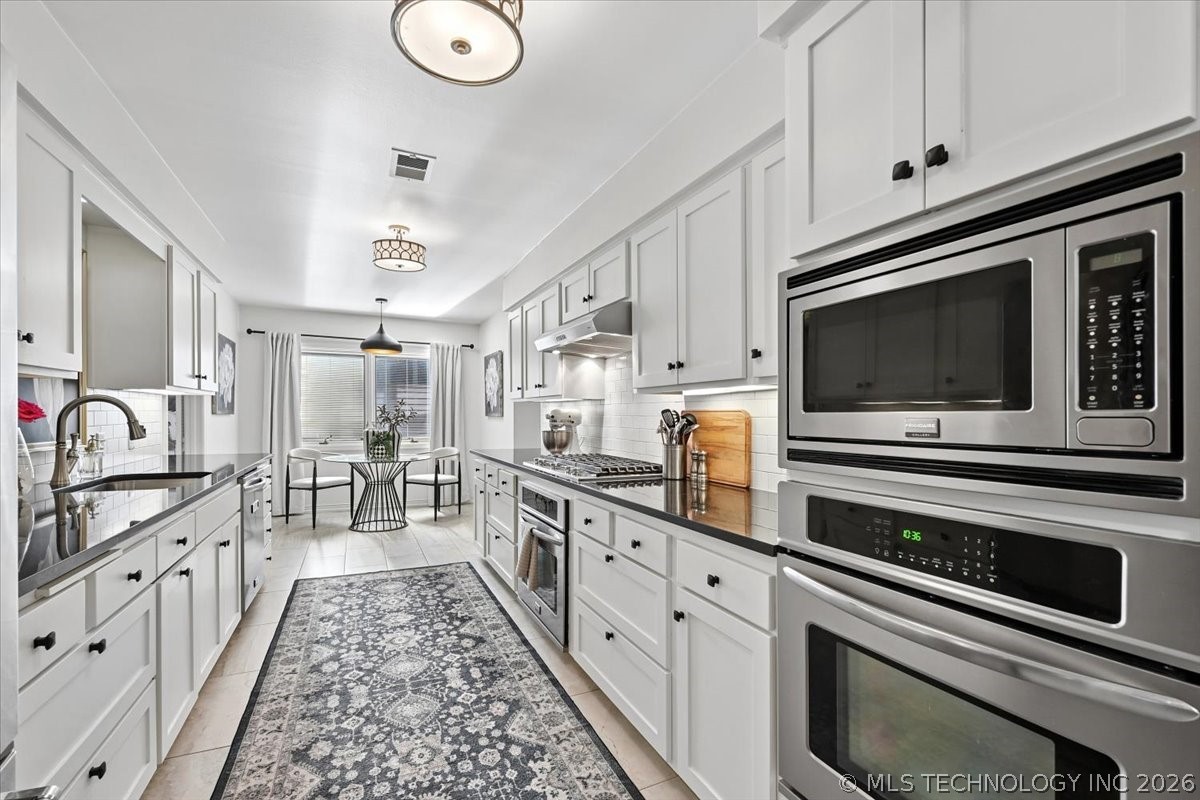 3813 E 64th Place Tulsa OK 74136