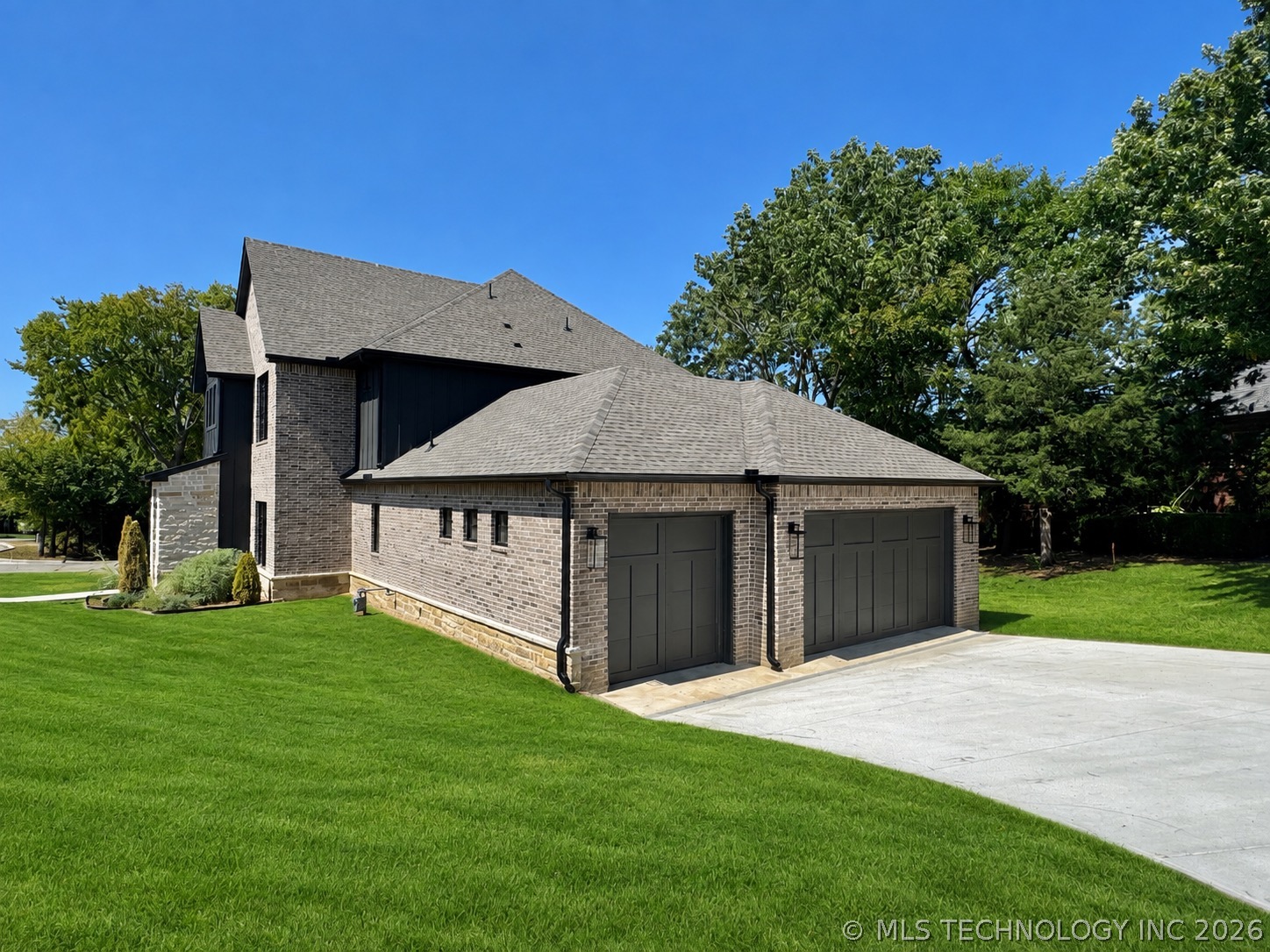 1937 S Surrey Court Bartlesville OK 74006