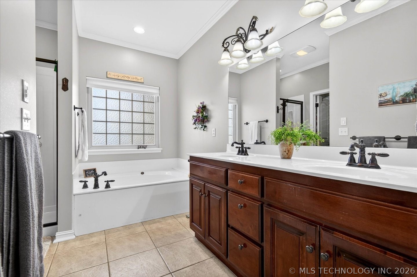 1916 Barnett Place Bartlesville OK 74006