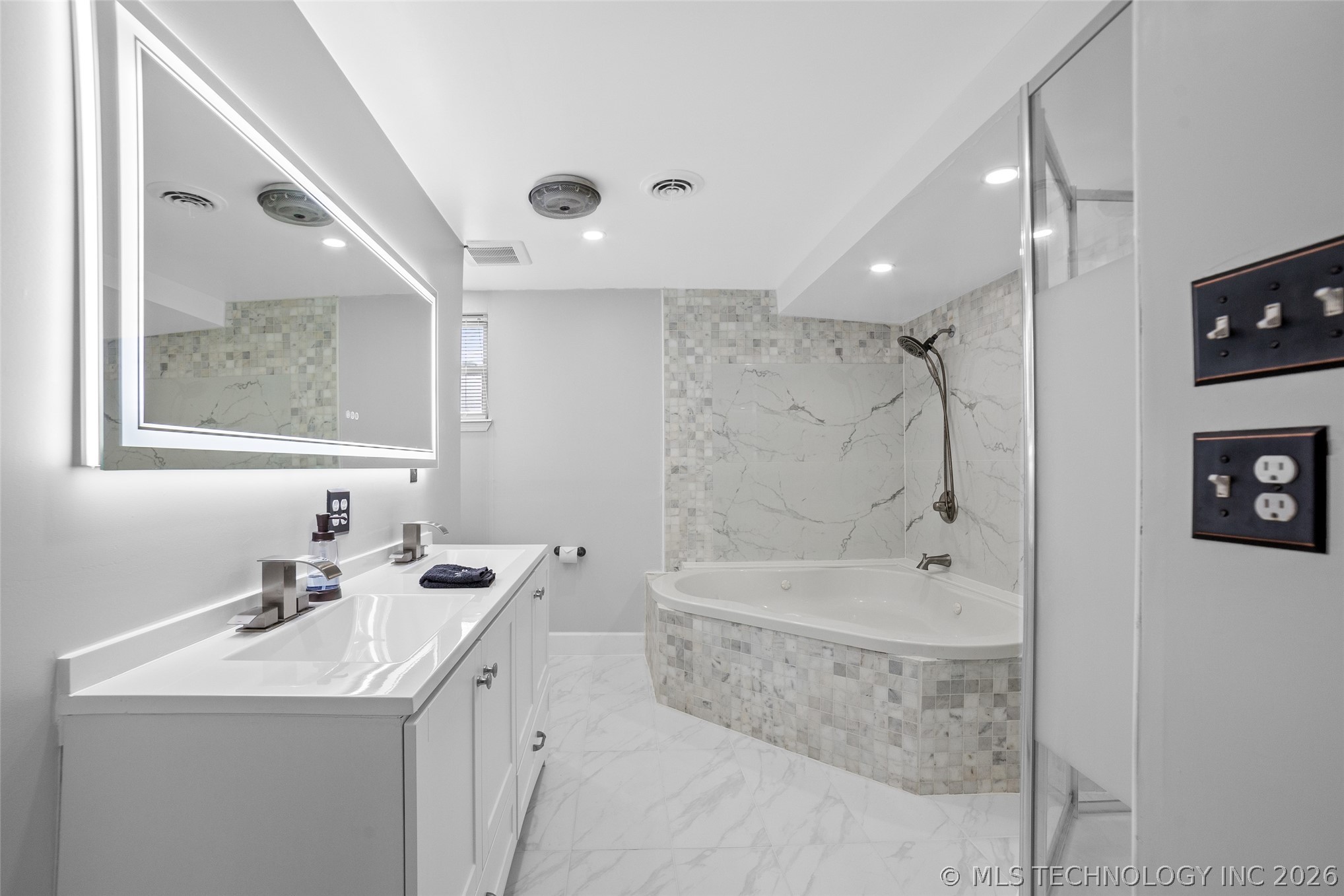 6525 E 56th Place Tulsa OK 74145