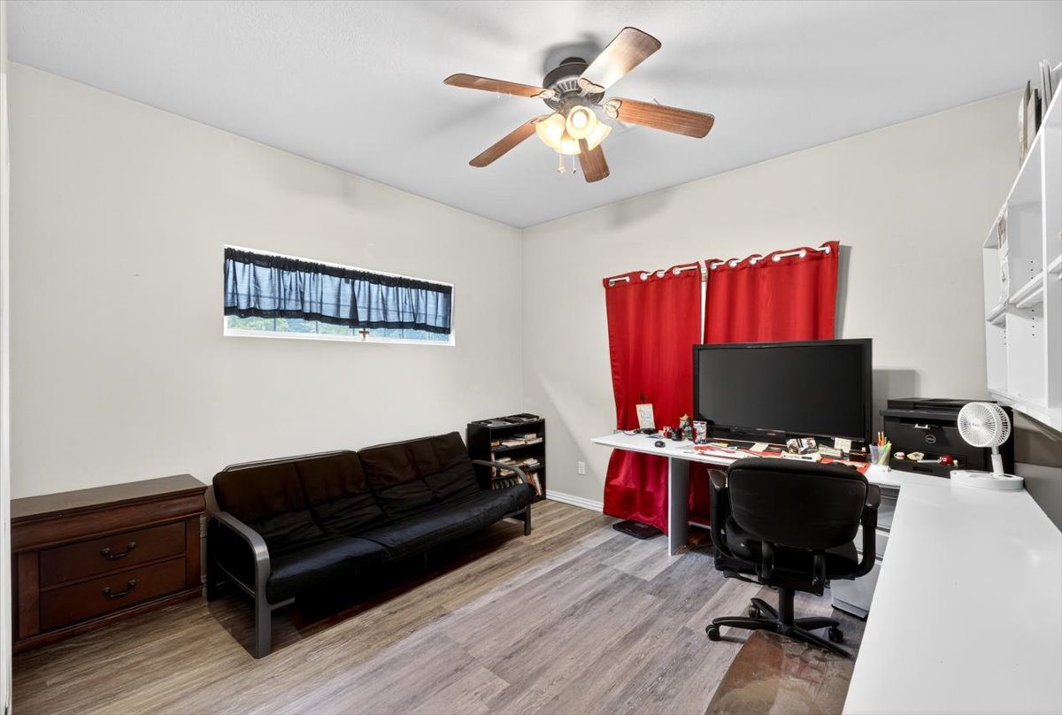 34800 Wolf Trail Wister OK 74966