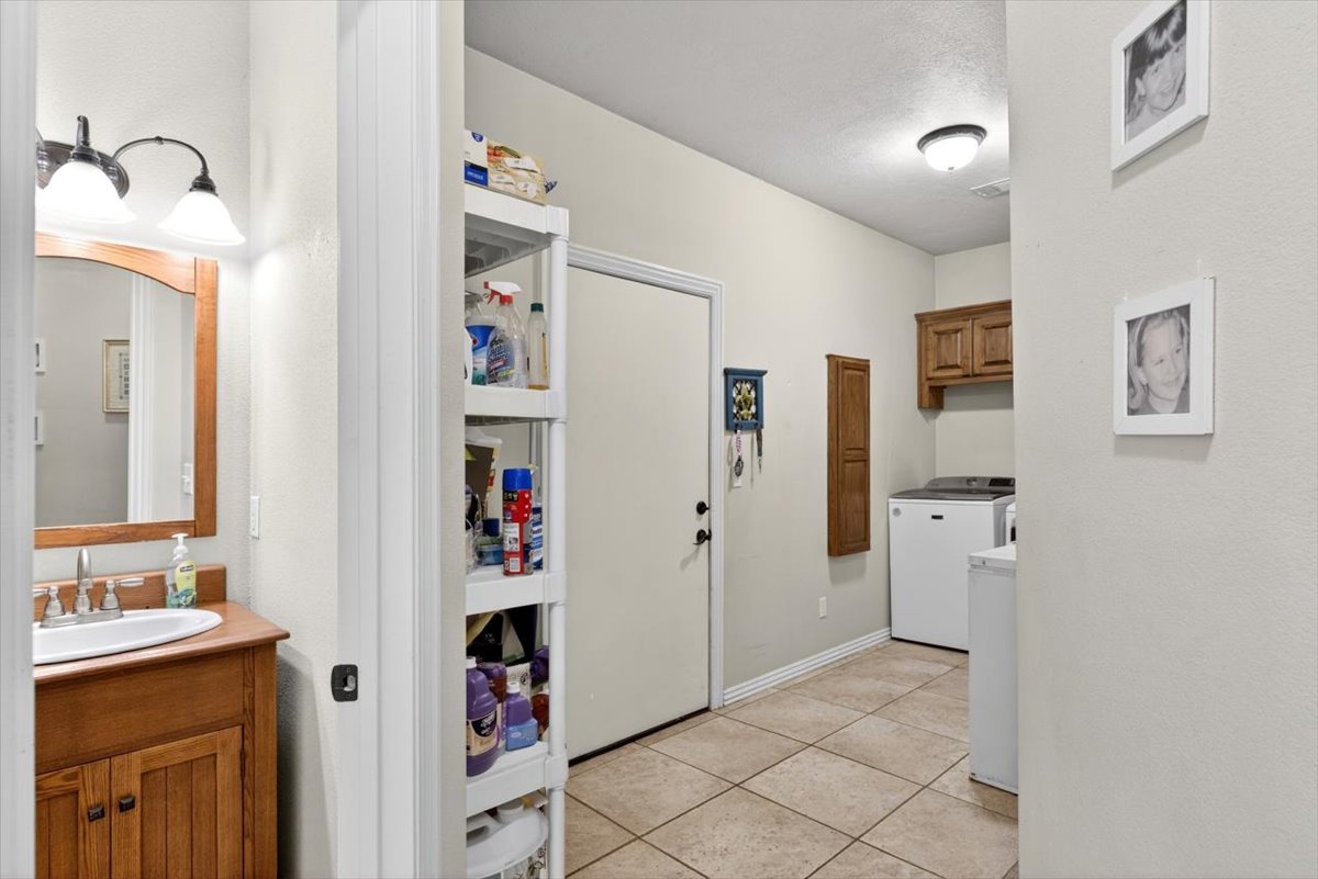 34800 Wolf Trail Wister OK 74966