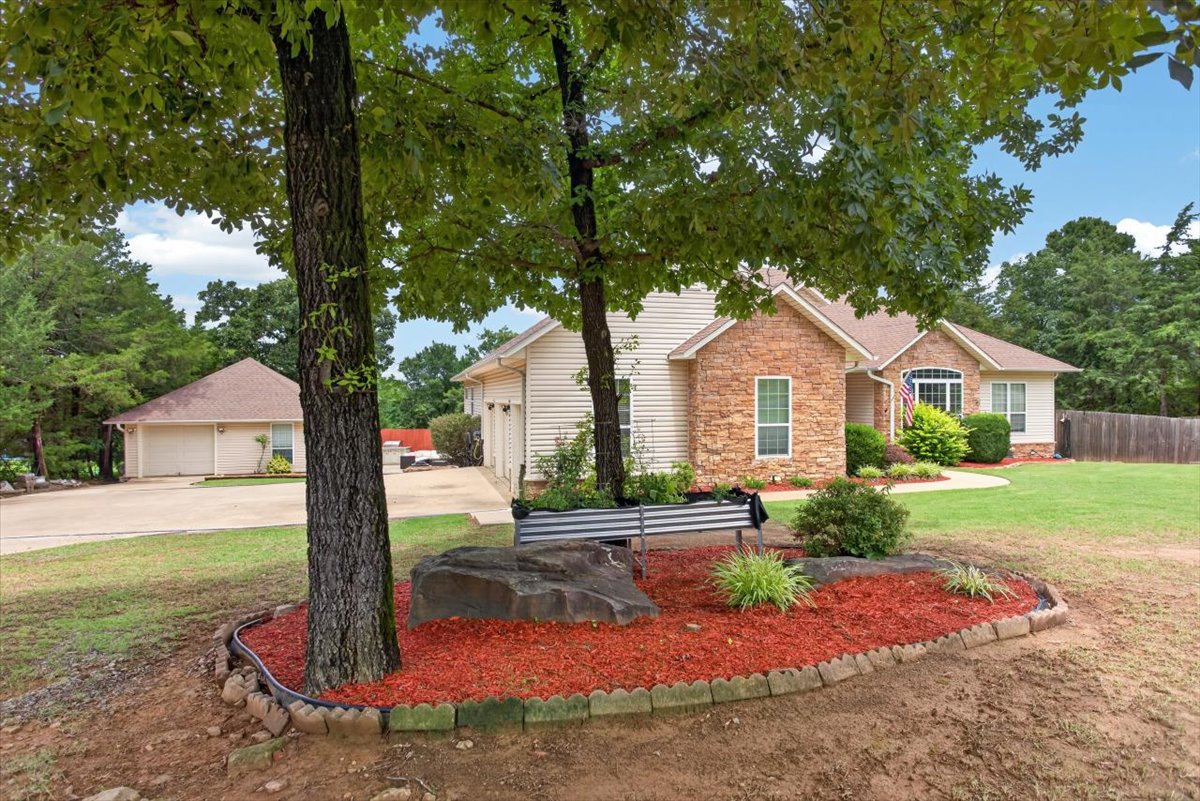 34800 Wolf Trail Wister OK 74966