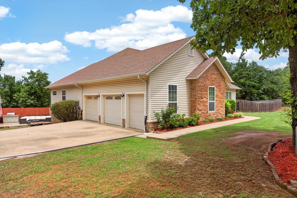 34800 Wolf Trail Wister OK 74966