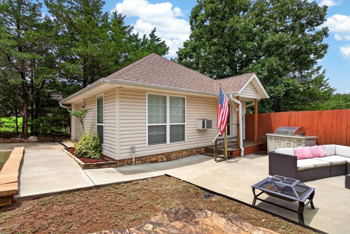 34800 Wolf Trail Wister OK 74966