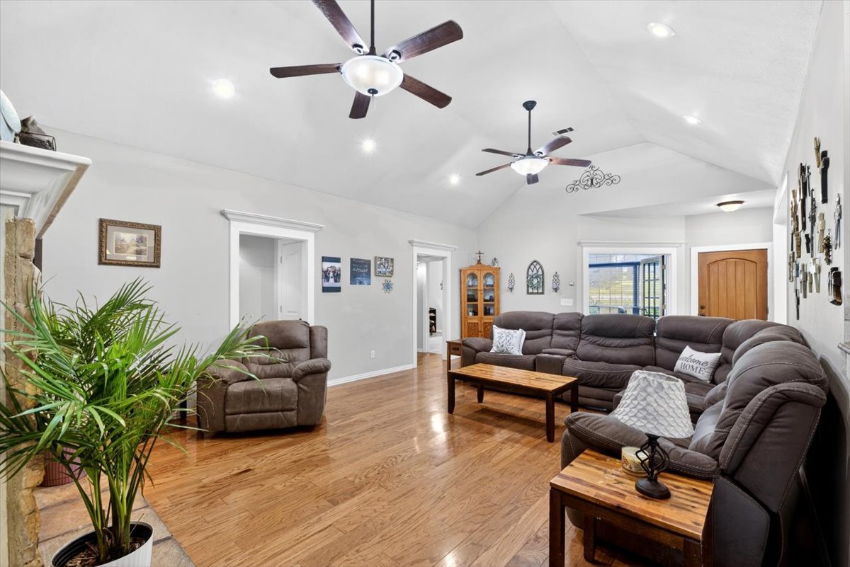 34800 Wolf Trail Wister OK 74966