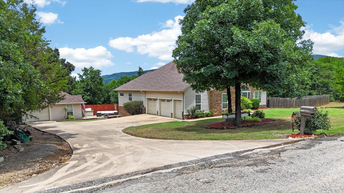 34800 Wolf Trail Wister OK 74966
